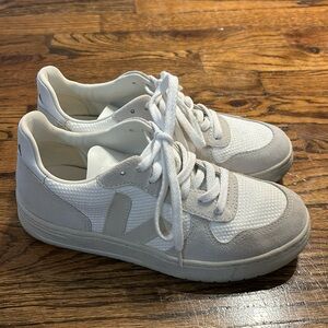 V-10 Veja Sneakers